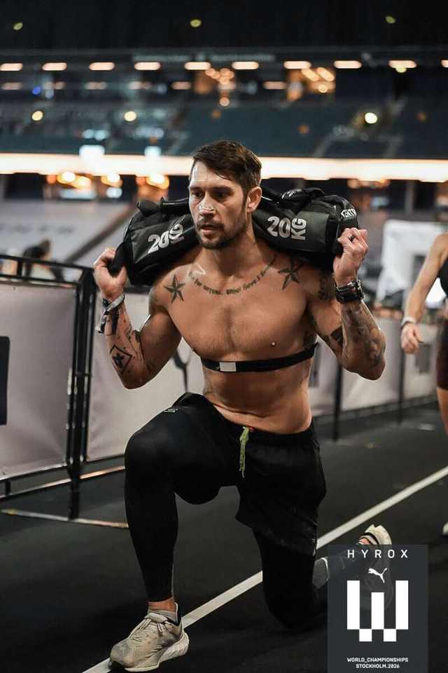 Talon Smith, sandbag lunges at HYROX World Championships Stockholm 2026
